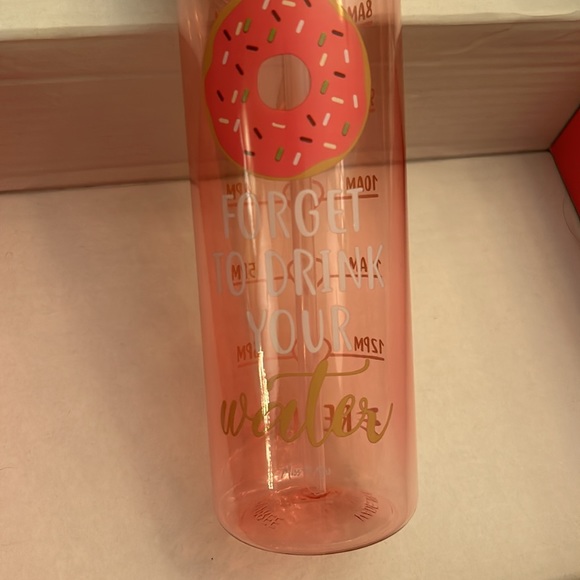 ⭐️Brand New Miss to Mrs bottle“🍩 forget to drink your water” in pink A44 - Picture 2 of 4